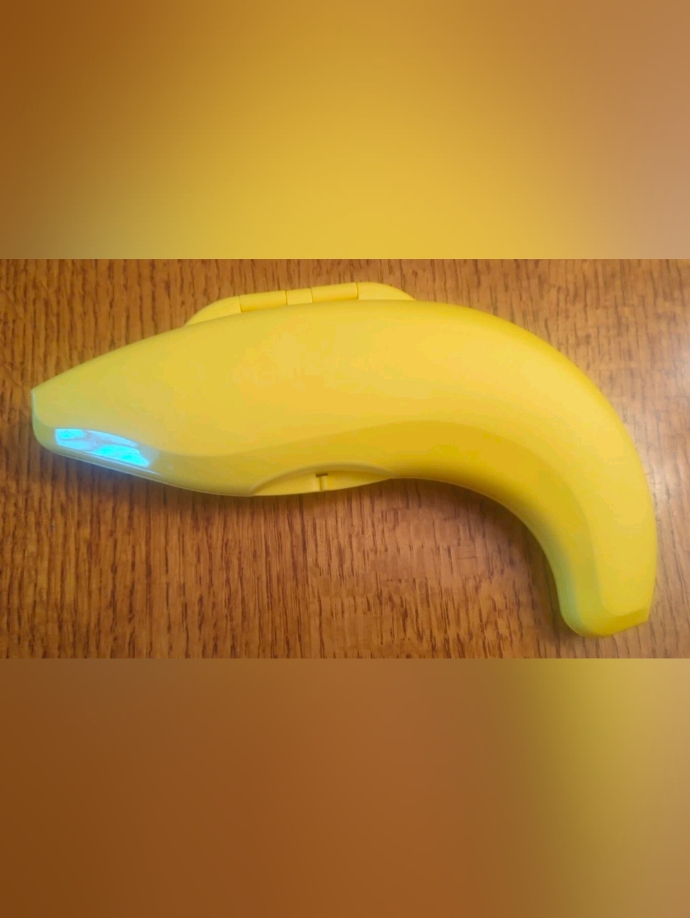 Tupperware Forget Me Not Banana Hinged Fruit Yellow Curved Hard Shell Case